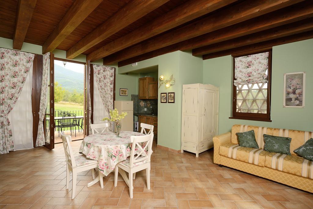 Agriturismo I Granai Crocemaroggia Kültér fotó