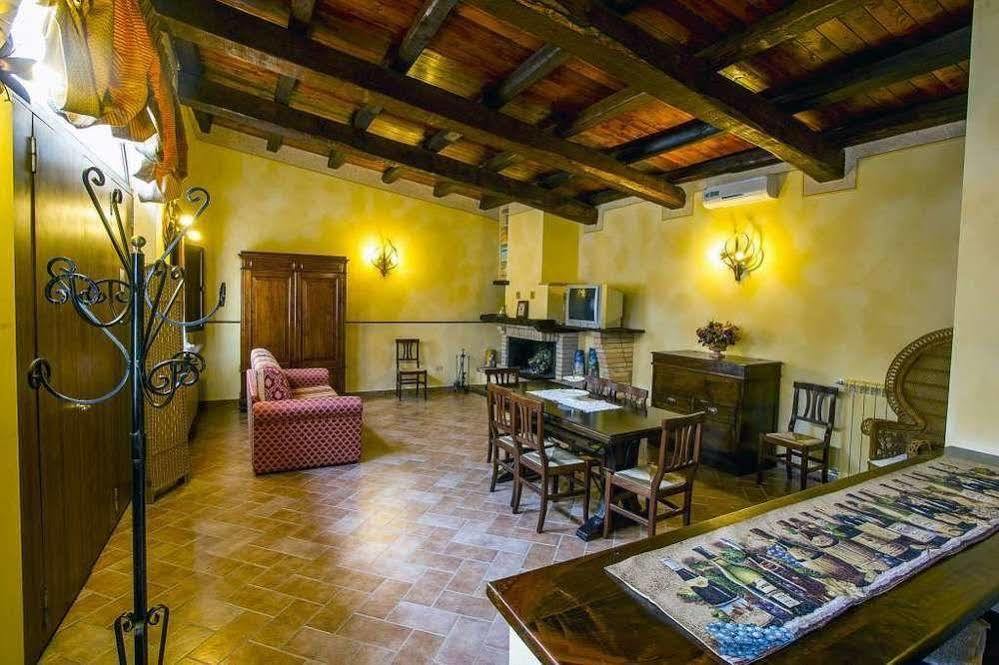 Agriturismo I Granai Crocemaroggia Kültér fotó